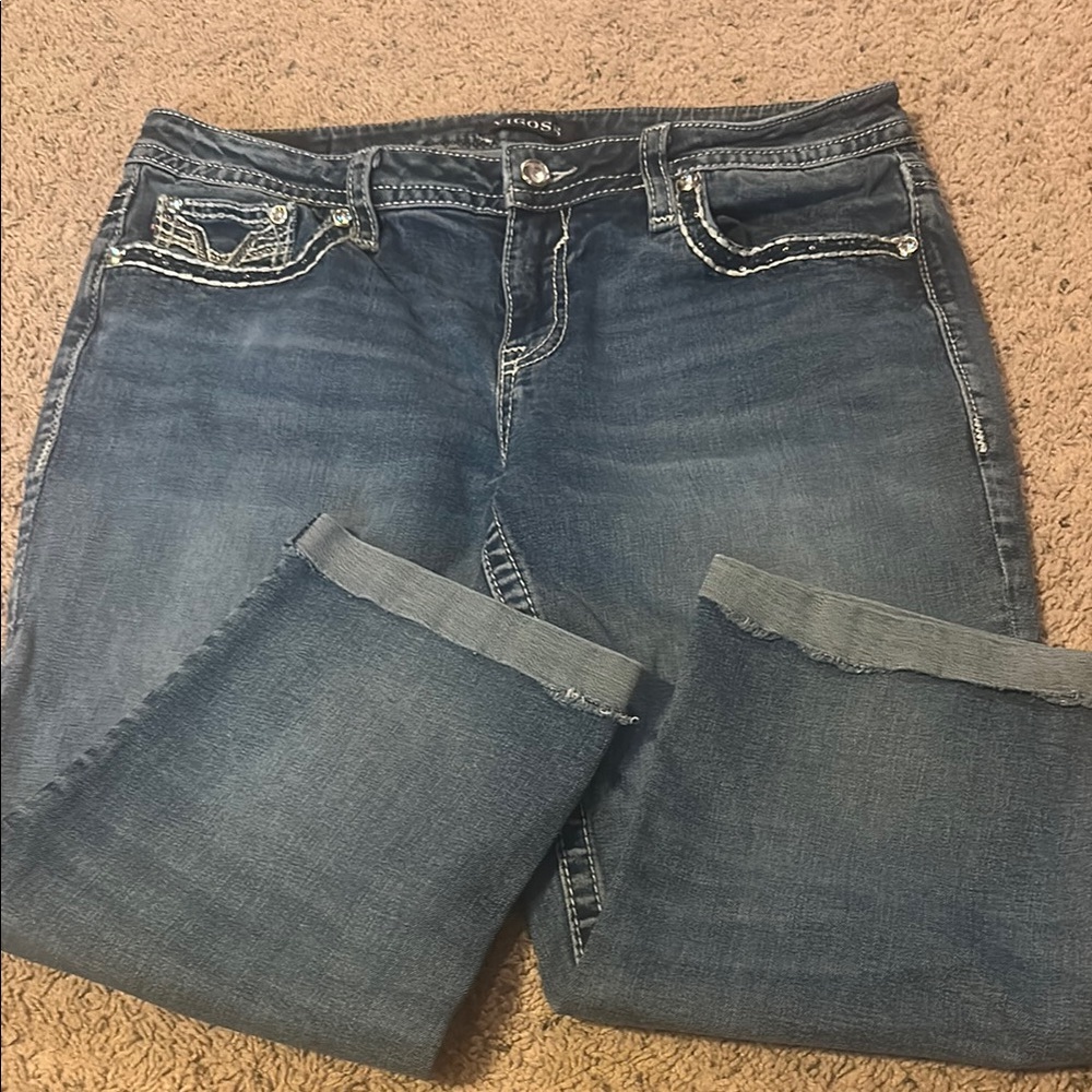 Vigoss Capris with Distressed Details